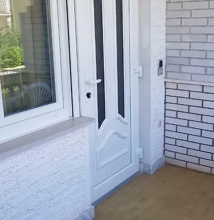 Apartman Ema *