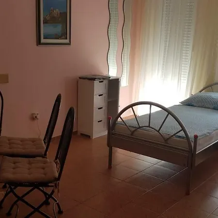 Ema Apartment